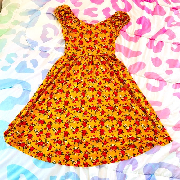 XS No Boundaries high-low gold and red floral off shoulder dress - Picture 2 of 3